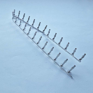 Pin's femelle VENDU PAR 25